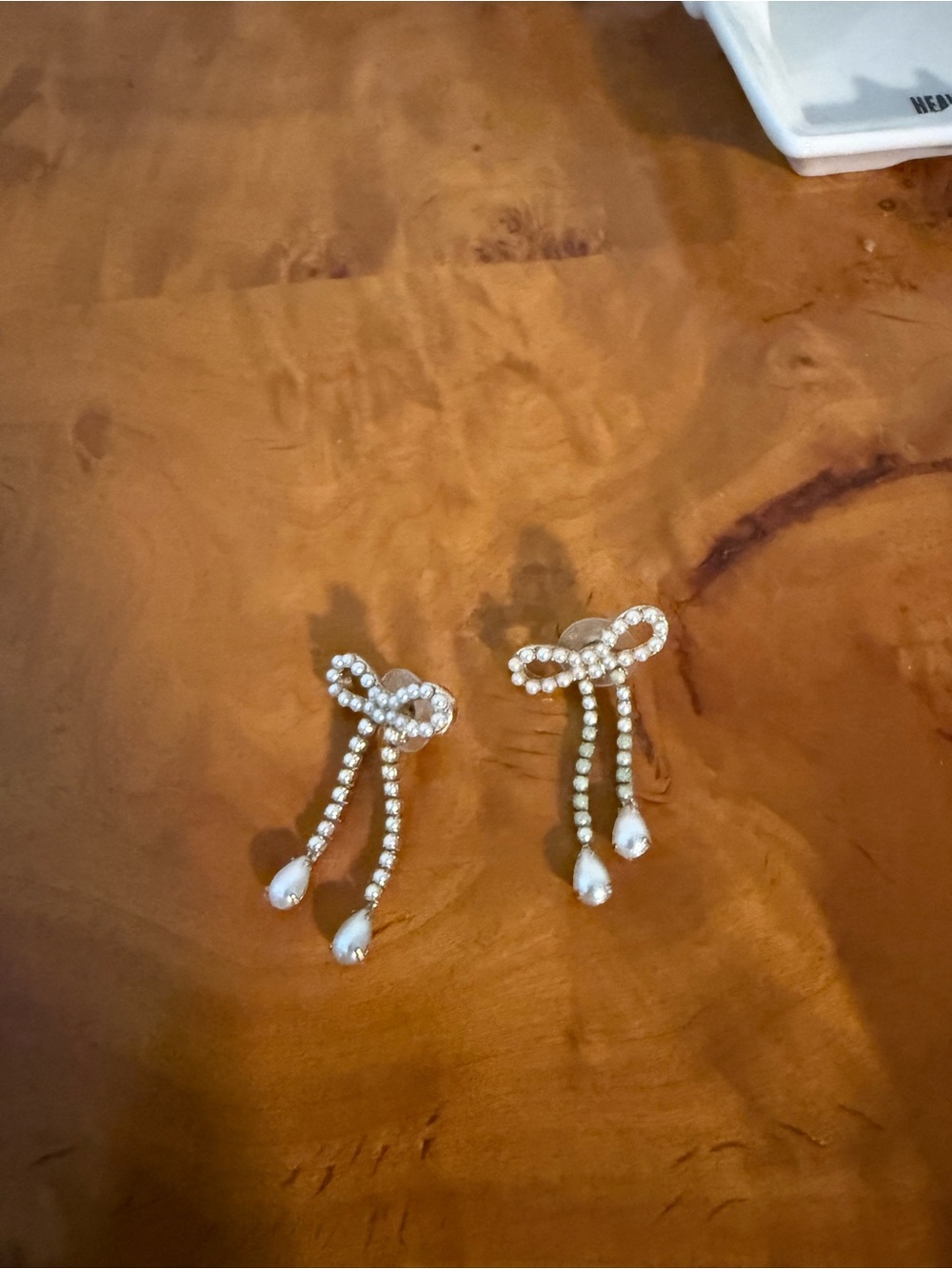 Little pearl bow stud earrings